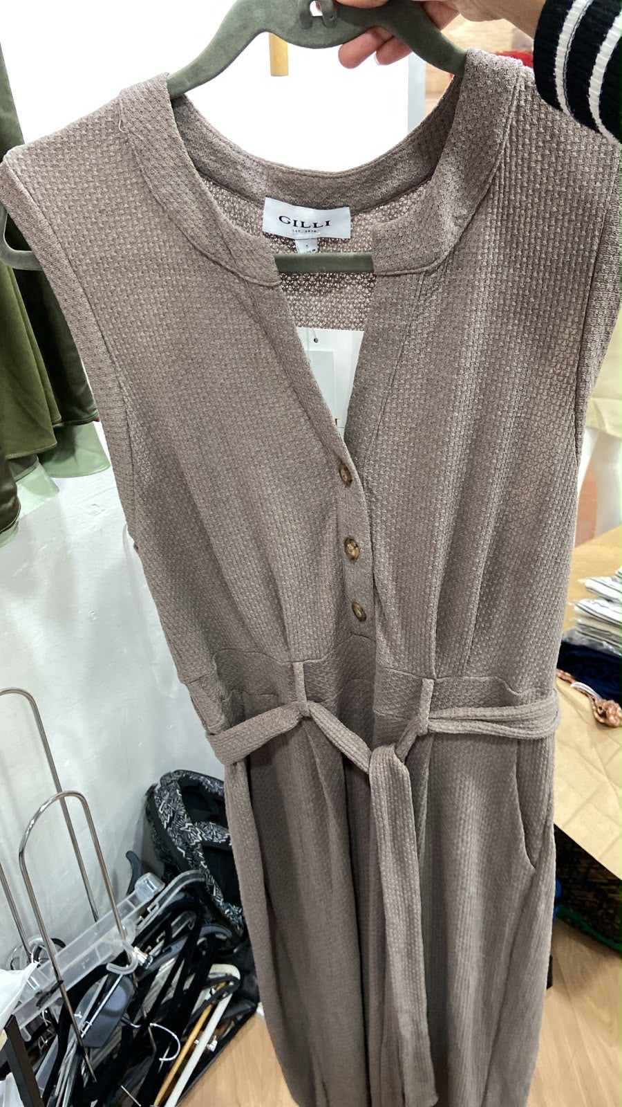 Vestido Midi Beige Sin Mangas con Cinturón - Estilo Boutique