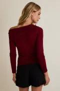 Body Blusa Top Asimétrico Color Vino 🍷 con Manga Larga | Elegante y Ajustado para Mujer by Yanet Collective