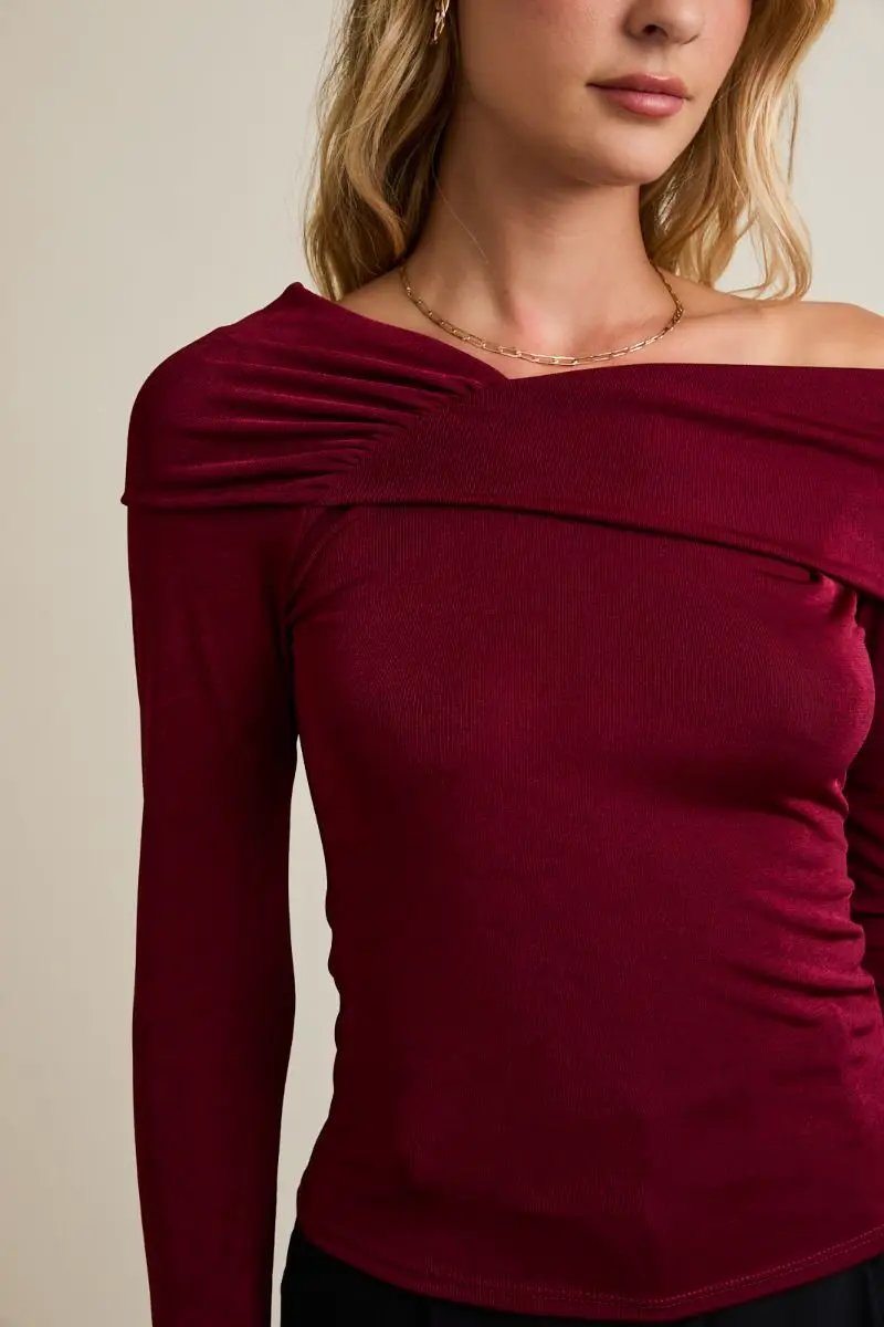 Body Blusa Top Asimétrico Color Vino 🍷 con Manga Larga | Elegante y Ajustado para Mujer by Yanet Collective