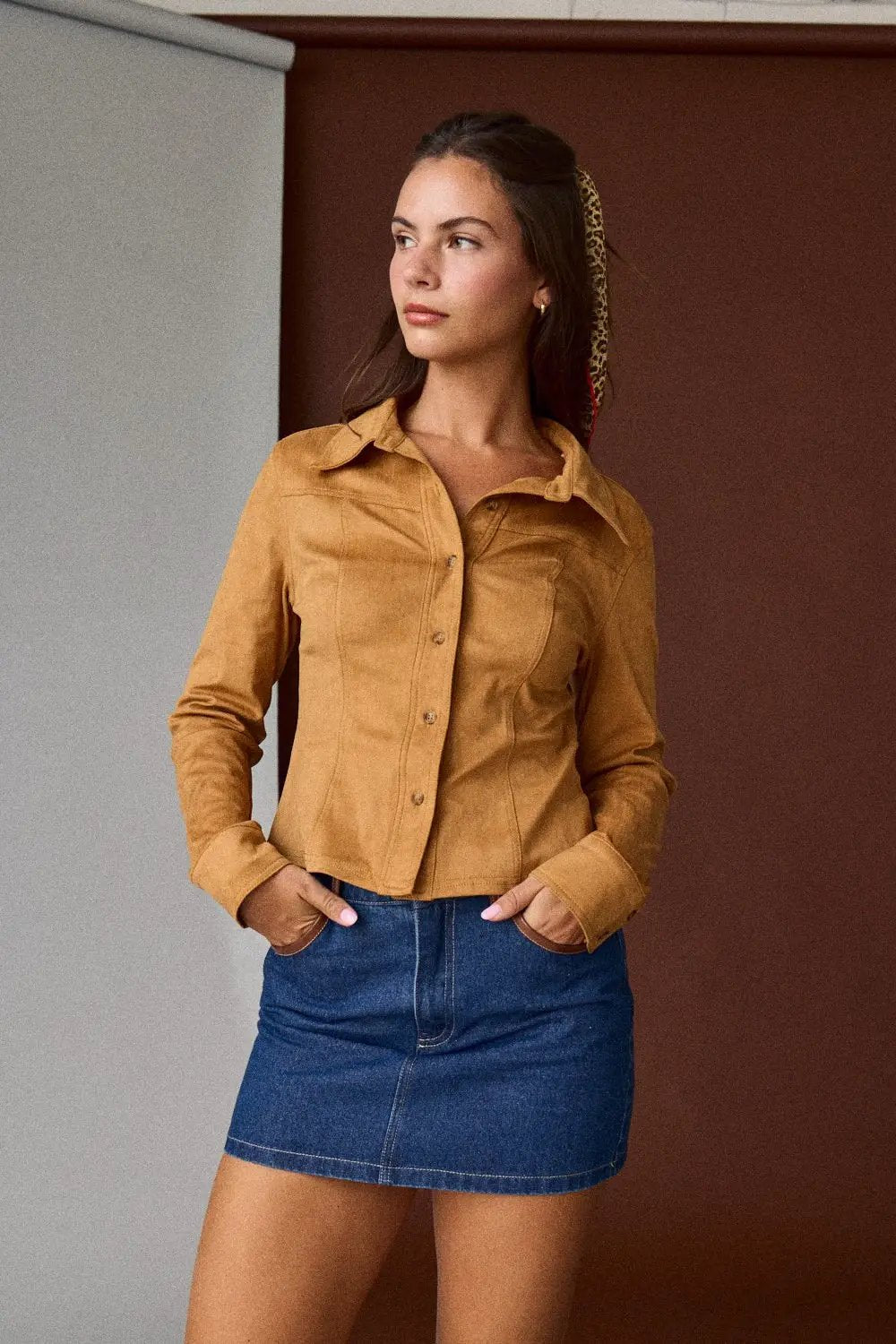 Blusa Camel Cafe de Botones para Mujer tipo Suede Ante - Fit Entallado y Elegante by Papermoon