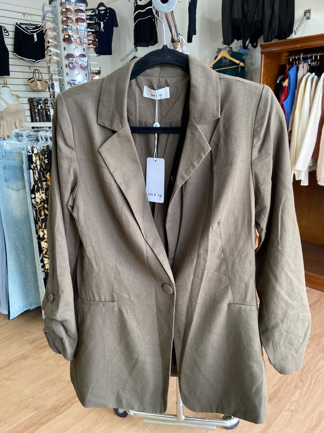 Blazer Estilo Boutique en Tono Café con Cierre de Botones
