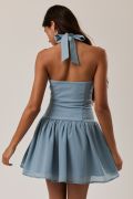 Vestido Corto Azul con Escote Halter y Falda en Contraste - Estilo Veraniego Fluido
