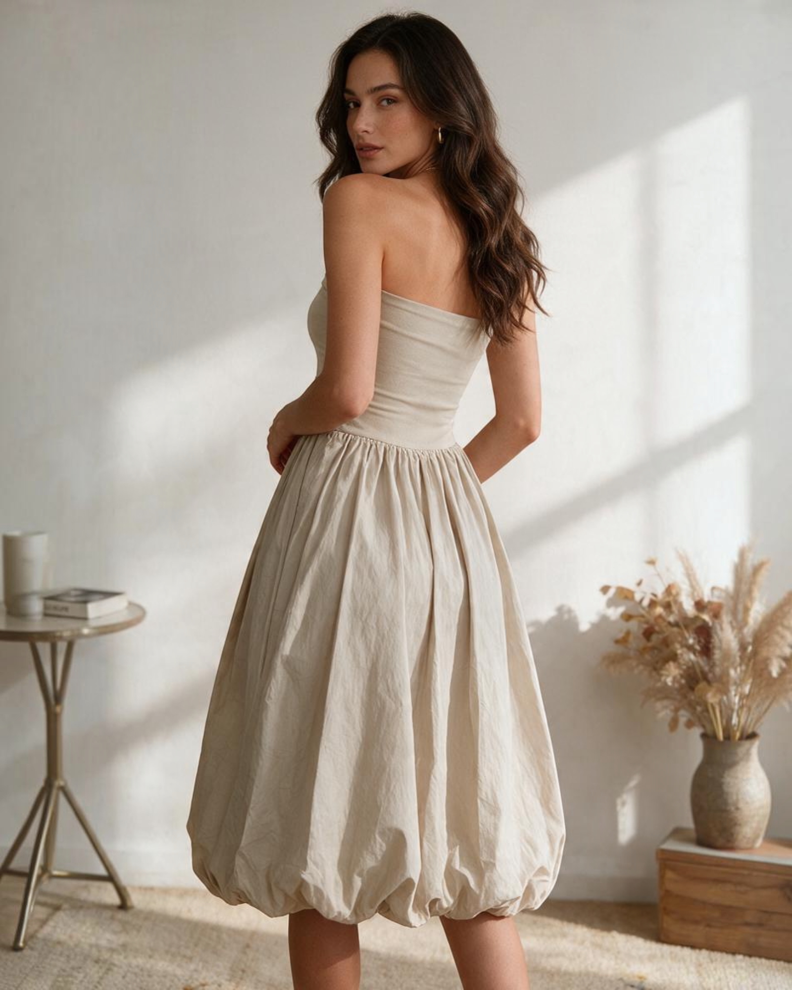 Vestido Corto Sin Mangas Color Arena con Volantes