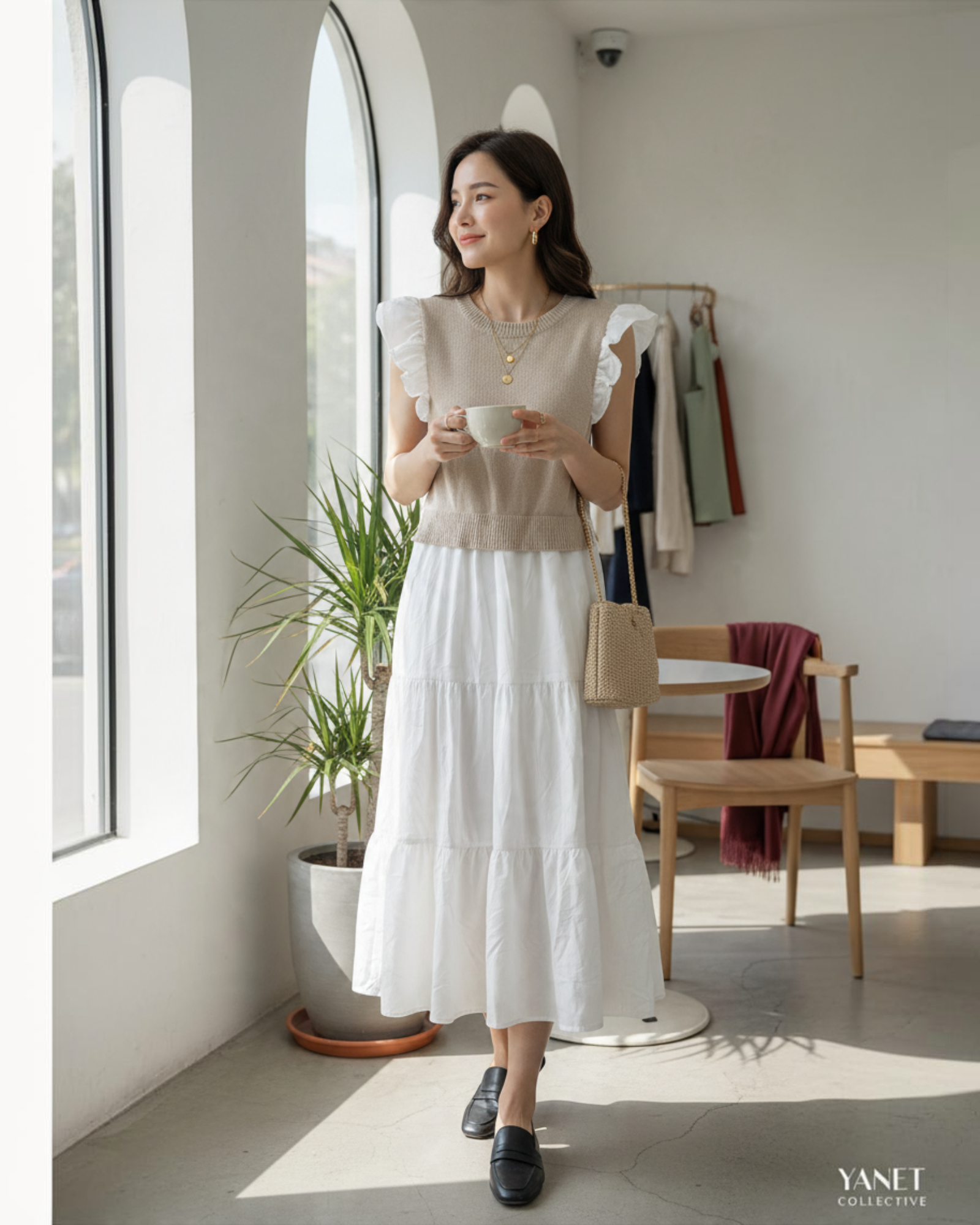Vestido de Manga Corta Color Beige con Volantes
