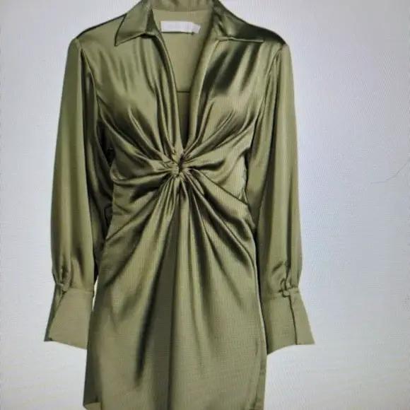 Vestido blusón verde satinado manga larga by Yanet Collective