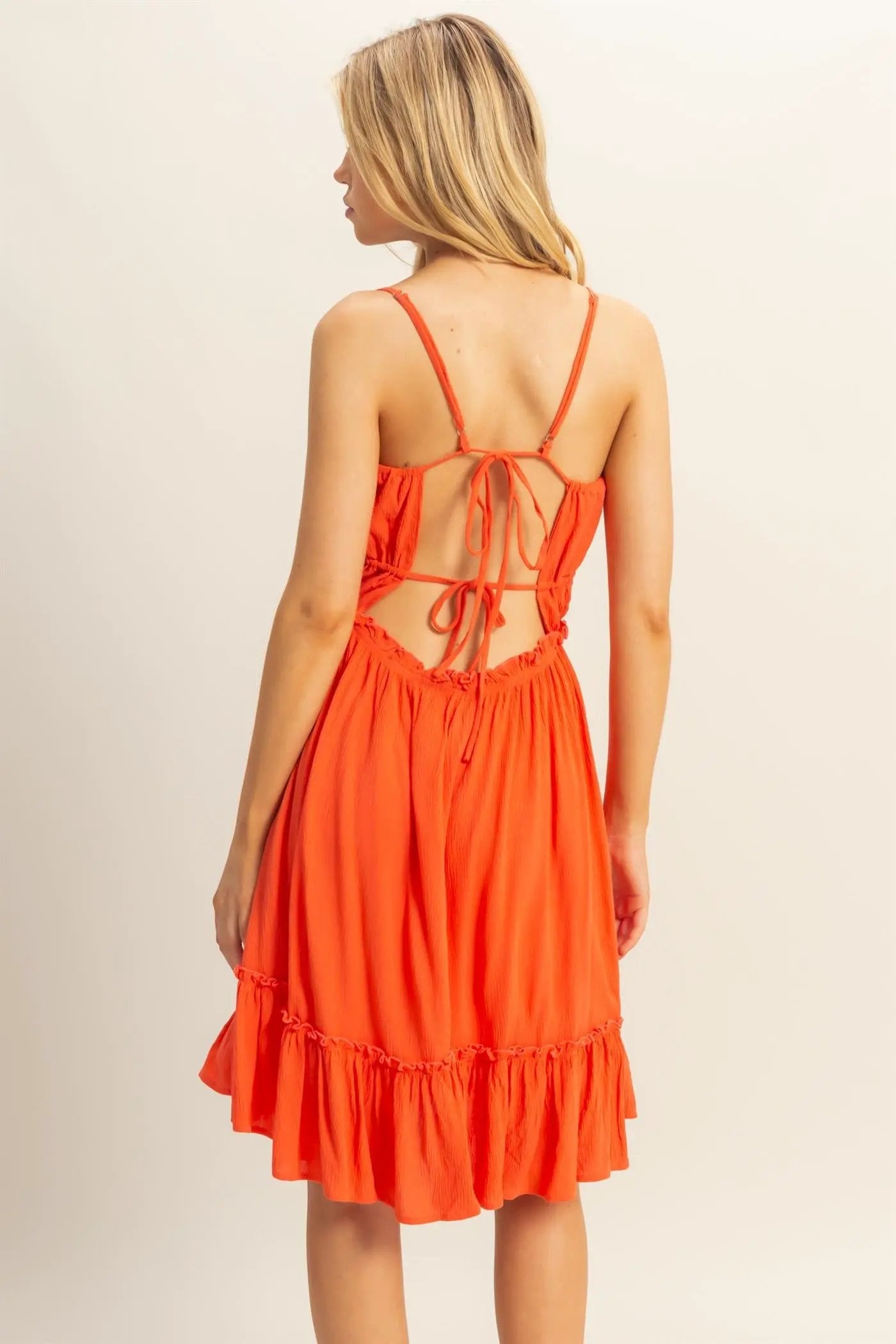 Vestido Corto Naranja con Tirantes Finos y Espalda Abierta Hf25a284 by Yanet Collective