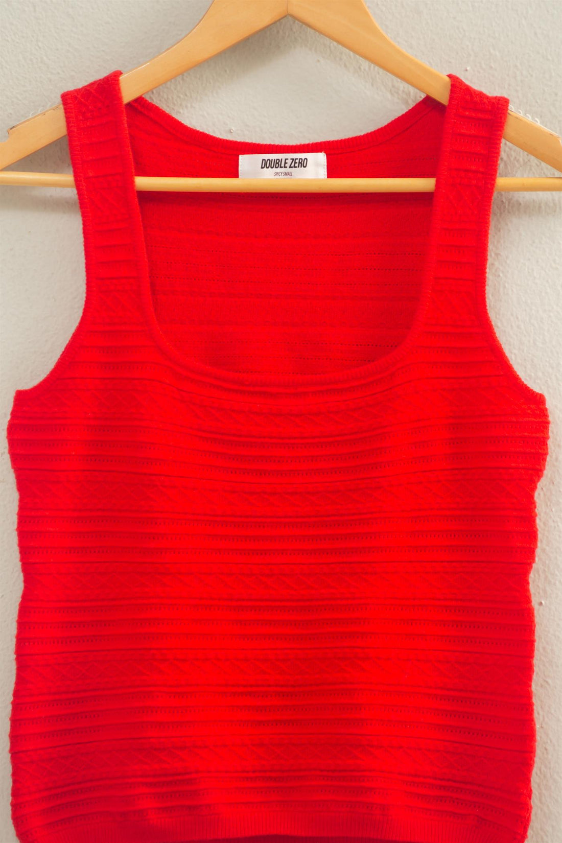 Top Sin Mangas de Punto Texturizado Rojo - Elegancia Boutique