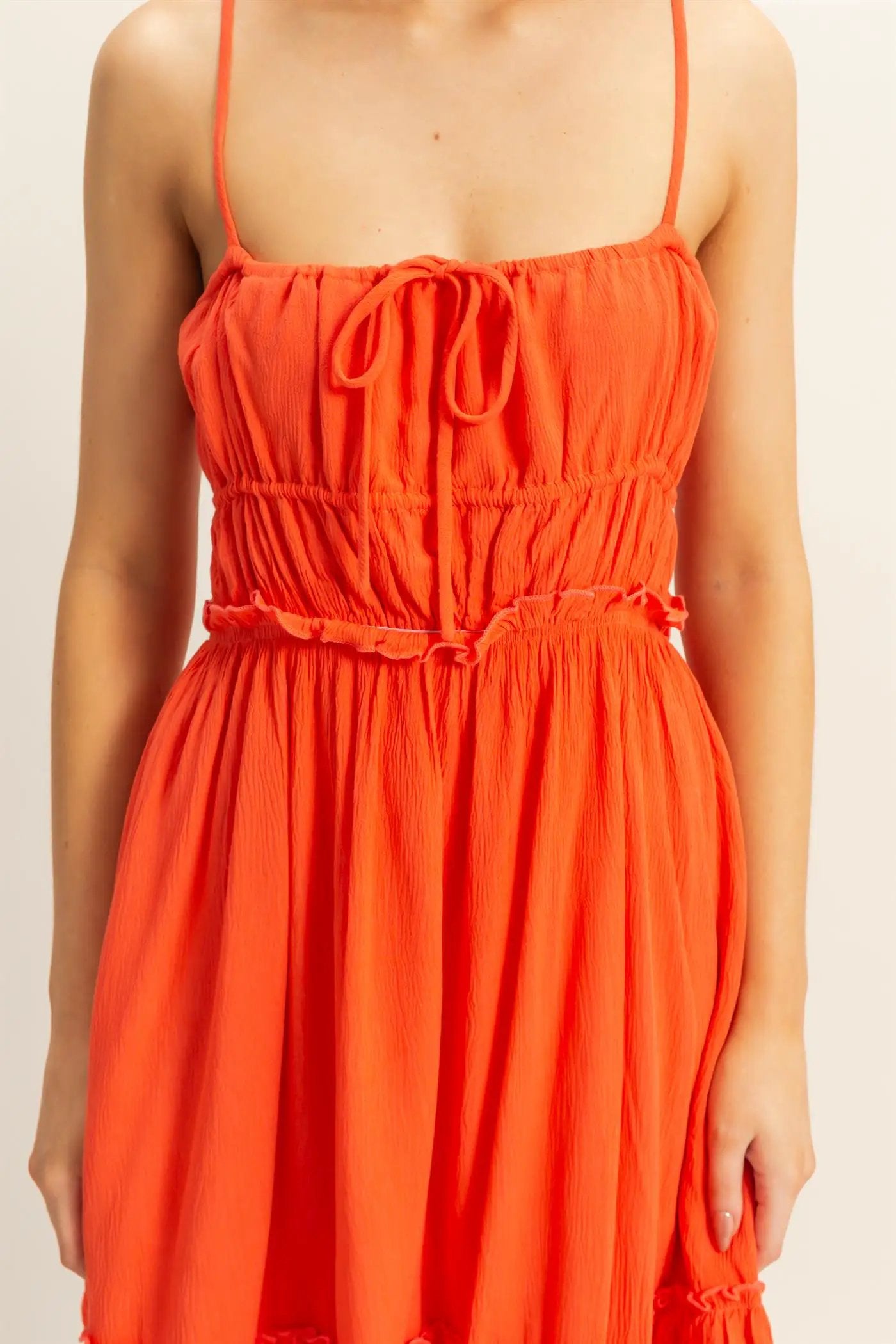 Vestido Corto Naranja con Tirantes Finos y Espalda Abierta Hf25a284 by Yanet Collective