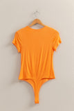 Body de manga corta naranja doble capa para mujer | Ajuste cómodo y versátil DZ25c470