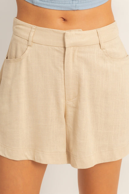 Shorts de Lino de Tiro Alto: Elegancia Estival y Corte Sastre