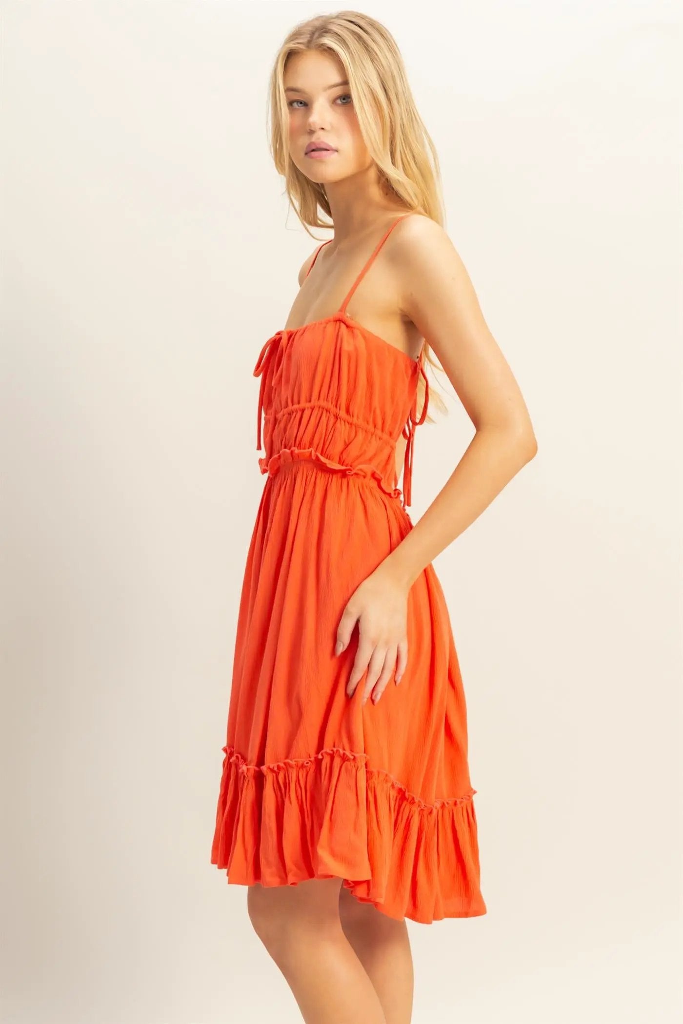 Vestido Corto Naranja con Tirantes Finos y Espalda Abierta Hf25a284 by Yanet Collective