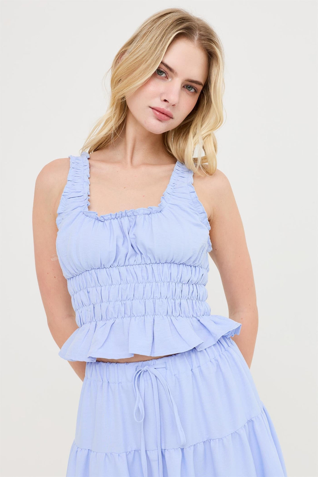 Blusa Romántica Azul Pastel con Escote Cuadrado y Detalle Fruncido