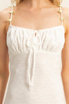 Vestido Corto Asimétrico con Tirantes de Rosas