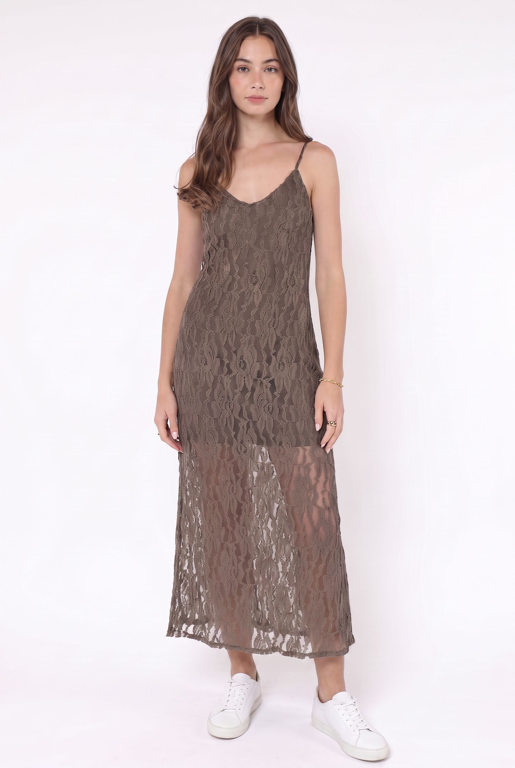 Studio photo of Vestido encaje verde olivo in Edit: no pamts under dress