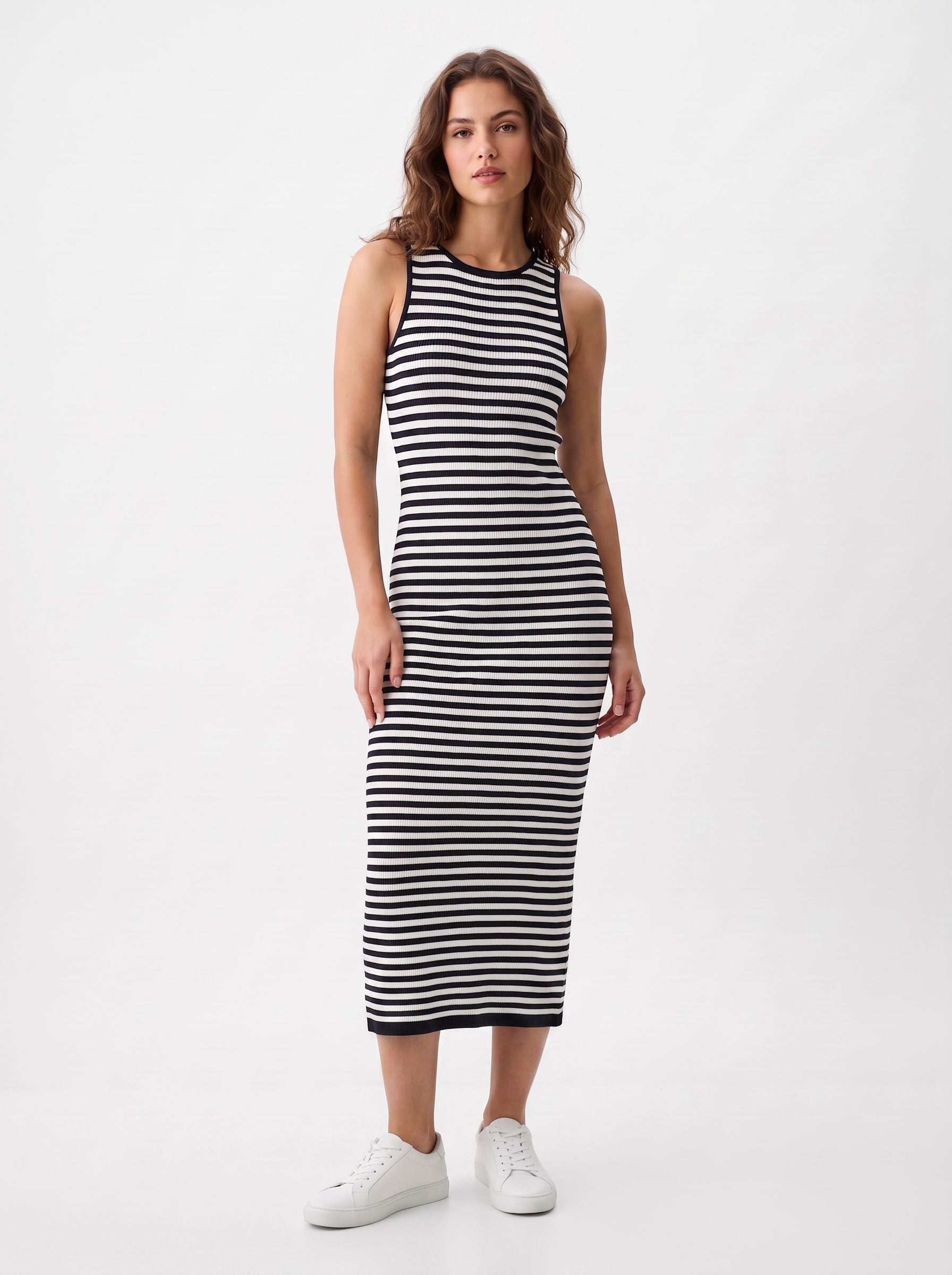 Studio photo of Vestido largo de rayas in Edit: no pants under dress