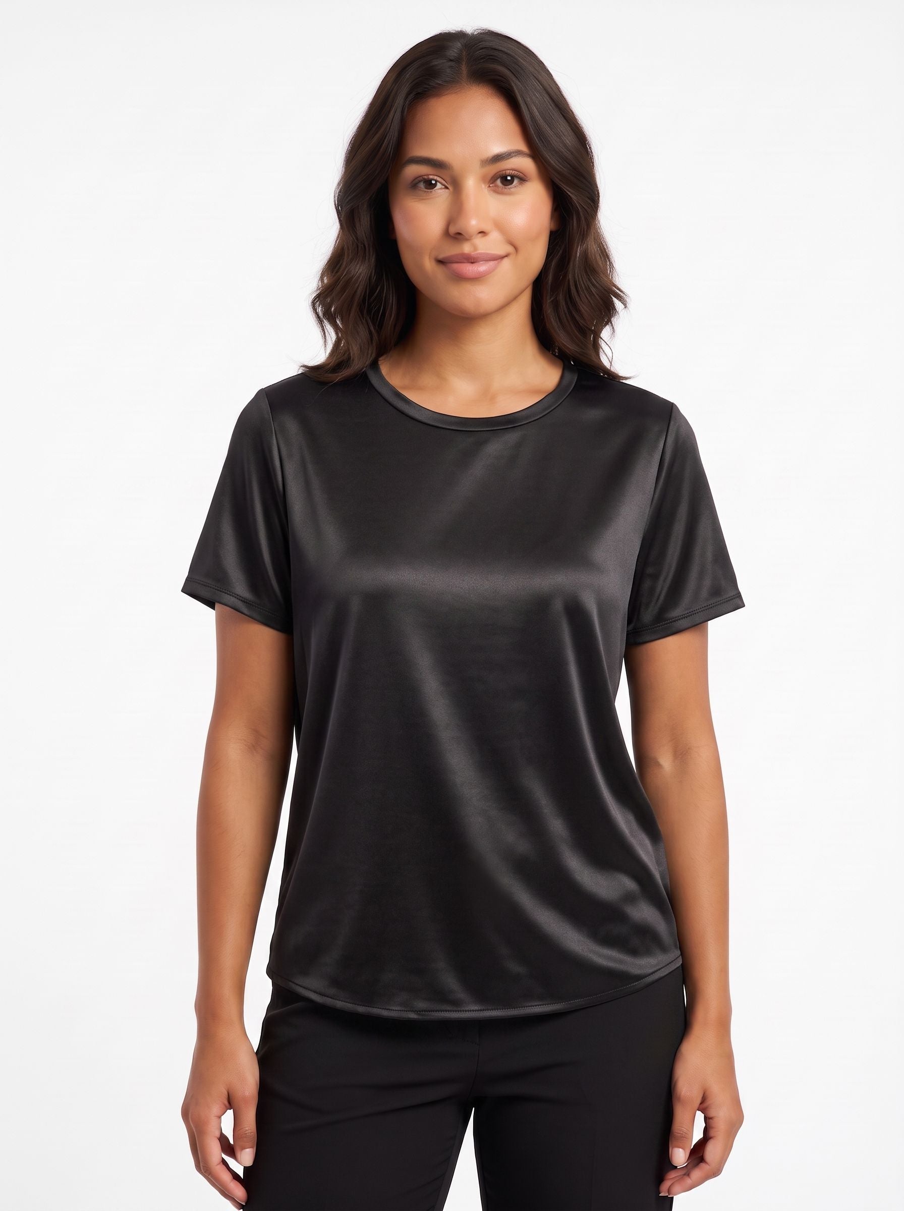 Studio photo of Blusón negro satin in Edit: satin glosii finish looswer fit
