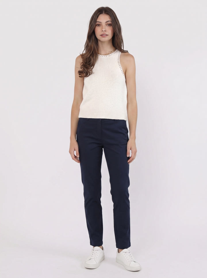 Studio photo of Blusa tejida Standing facing the camera, natural confident posture, arms relaxed at sides, front view, full body visible. CAMERA SHOT: A FULL BODY shot capturing the person from head to toe. [Full body]