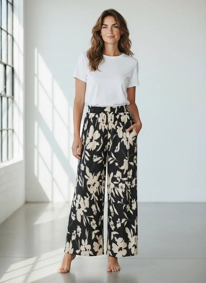 Pantalón Negro Floral Seda De La Colección Luxe Atelier Edición Limitada Con Detalles En Bordado Sutil by Yanet Collective