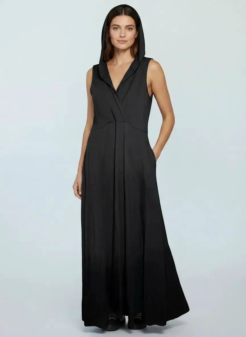 Vestido con capucha by Yanet Collective