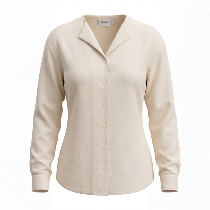 Blusa Yanet Collective color crema con botones frontales, cuello clásico y mangas largas de textura suave y ligera.