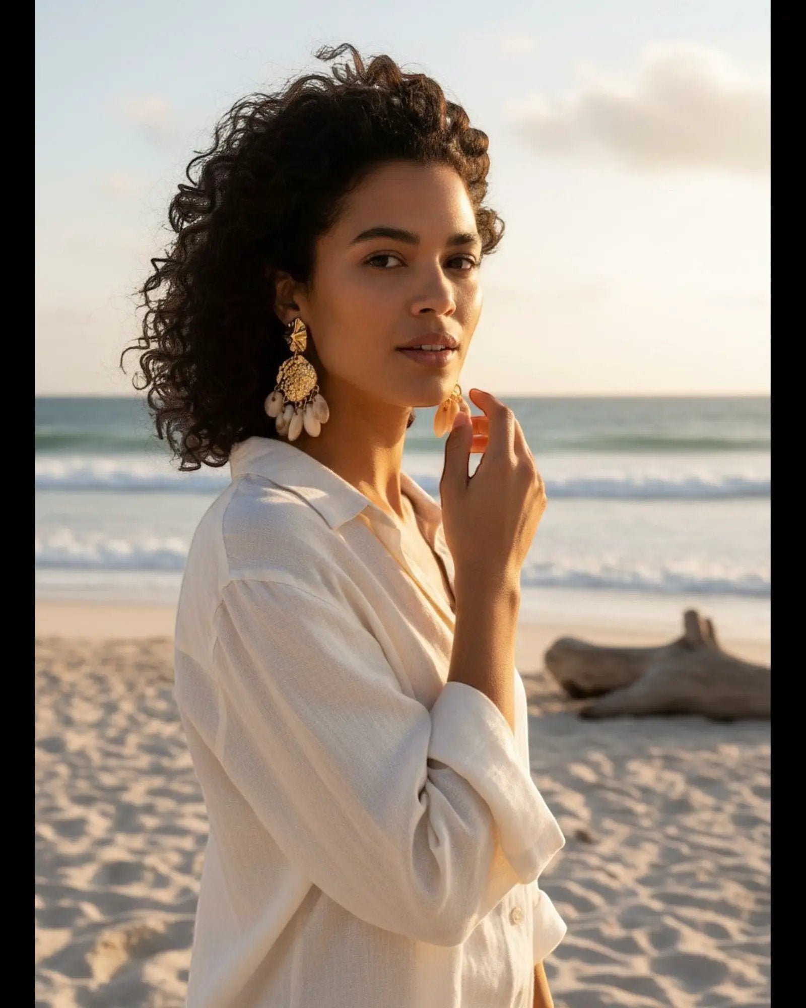Aretes Colgantes Dorados con Conchas Naturales Ellen Tracy™ | Aretes Statement Luxury Boho Mujer by Yanet Collective