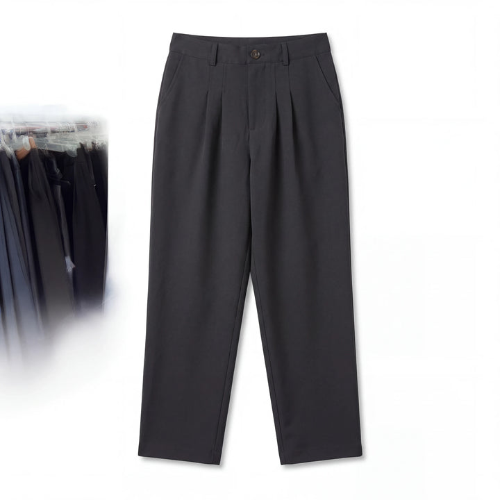 Pantalones negros plisados Yanet Collective con cierre de botón y corte relajado hasta el tobillo