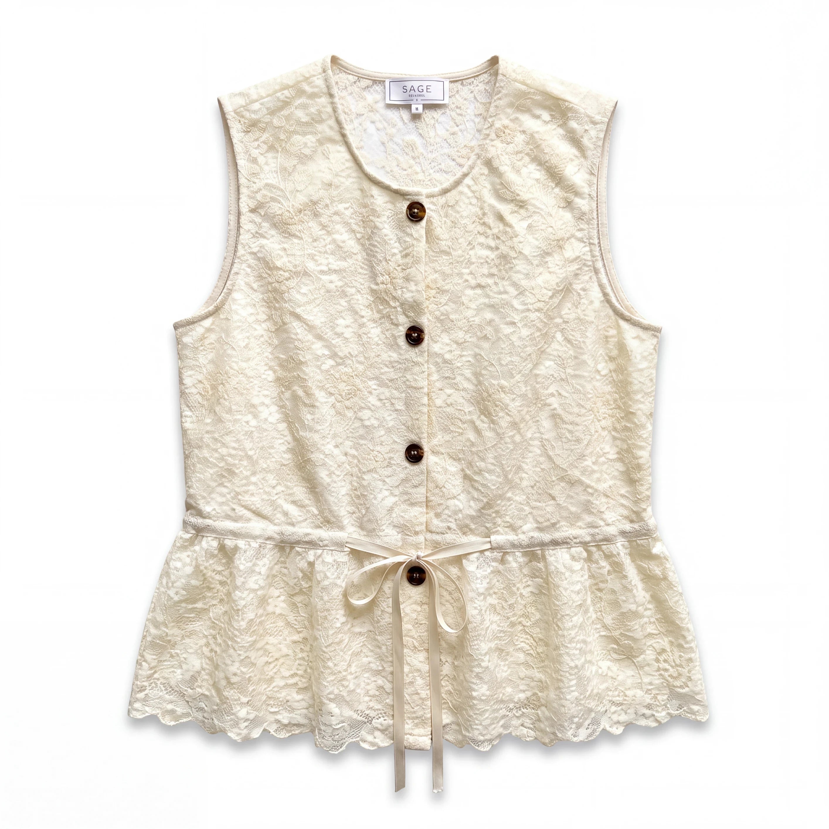 Top peplum Yanet Collective color crema de encaje sin mangas con botones frontales y lazo ajustable en la cintura