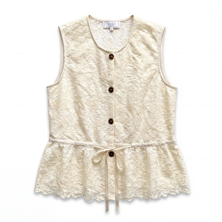 Top peplum Yanet Collective color crema de encaje sin mangas con botones frontales y lazo ajustable en la cintura