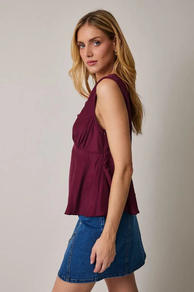 Blusa de Color Vino con Cuello V con Encaje by Sunday Edition
