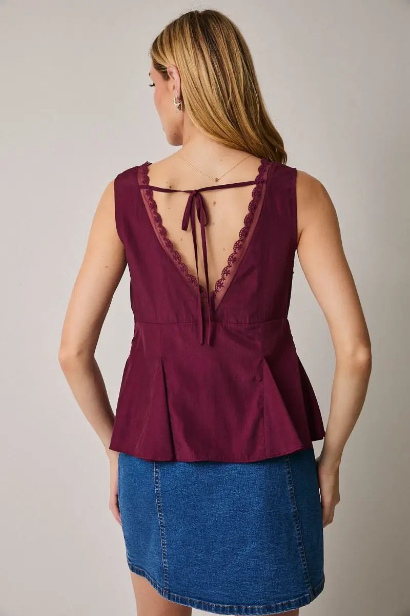 Blusa de Color Vino con Cuello V con Encaje by Sunday Edition